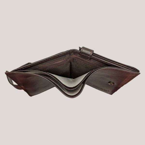 Vyriška odinė piniginė Wrangler - ruda (5) Vyriška odinė piniginė Wrangler - ruda (5)