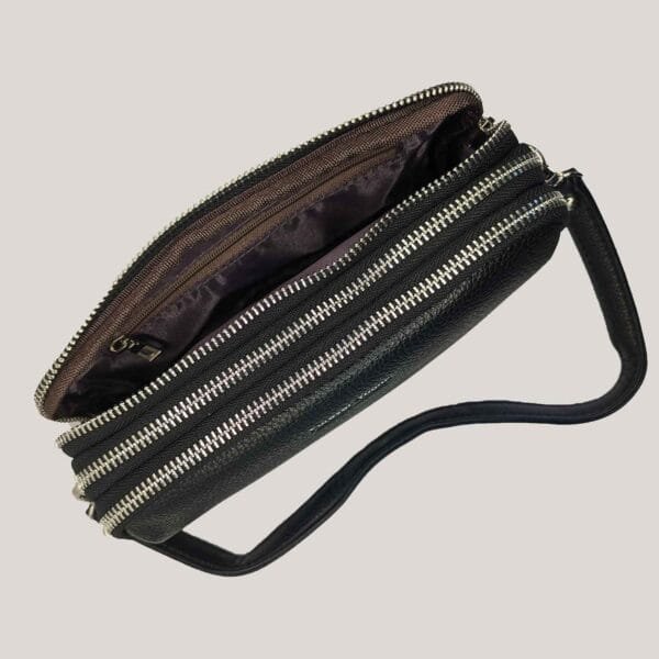 Moteriška eko odos rankinė Forever Young - juoda (3) Moteriška eko odos rankinė Forever Young - juoda (3)