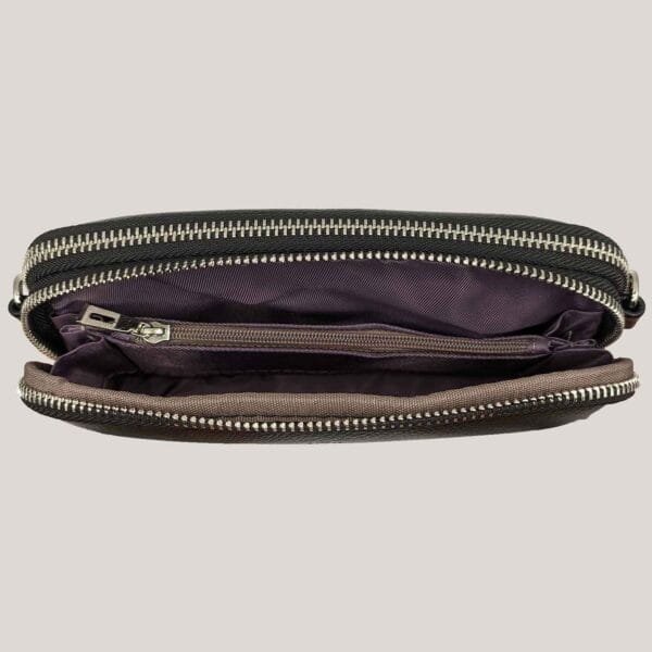 Moteriška eko odos rankinė Moretti - juoda (2) Moteriška eko odos rankinė Moretti - juoda (2)